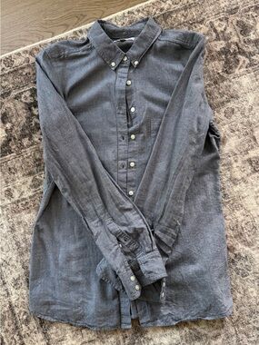 GAP Men's Dark Gray Button-Down Long Sleeve Shirt